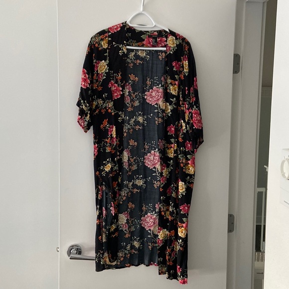 Forever 21 floral kimono - Picture 3 of 5